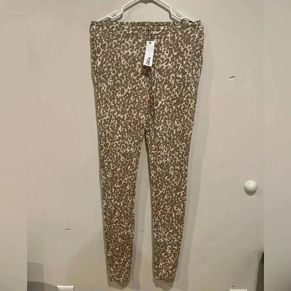 BB DAKOTA Steve Madden I
Want it Cat Way Joggers in
Camel NEW WITH TAG - Picture 3 of 6